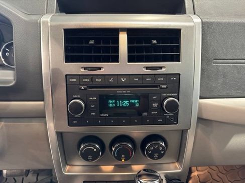 Used 2008 Jeep Liberty Limited w/ Premium Group AWD/4WD image 24