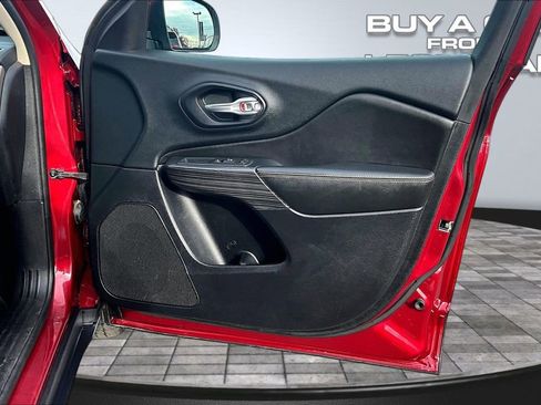 Used 2017 Jeep Cherokee Limited image 23