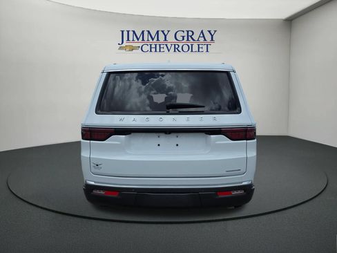Used 2022 Jeep Wagoneer Series III RWD image 4