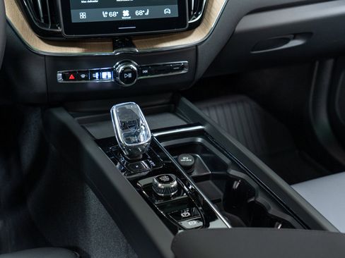 New 2026 Volvo XC60 B5 Core w/ Climate Package image 20