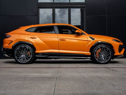 Used 2025 Lamborghini Urus SE image 10