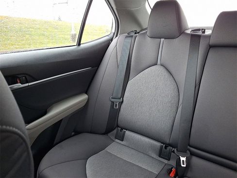 Certified 2022 Toyota Camry LE image 18