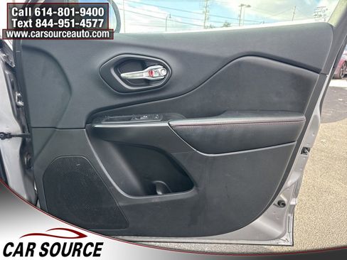 Used 2019 Jeep Cherokee Trailhawk image 42