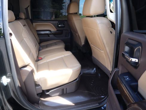 Used 2018 GMC Sierra 2500 Denali w/ Duramax Plus Package AWD/4WD image 18