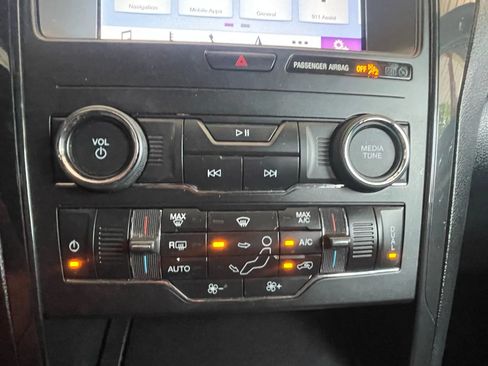 Used 2019 Ford Explorer XLT w/ Equipment Group 201A image 11