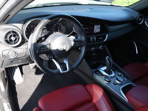Used 2022 Alfa Romeo Giulia Veloce image 12