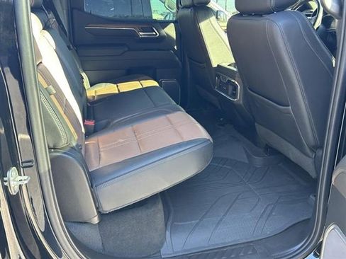 Used 2023 Chevrolet Silverado 1500 High Country w/ Technology Package image 29