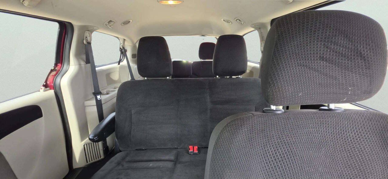 Used 2018 Dodge Grand Caravan SE w/ UConnect Hands-Free Group FWD image 9