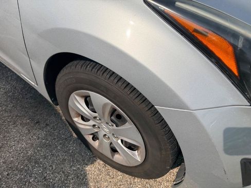 Used 2016 Hyundai Elantra SE FWD image 8