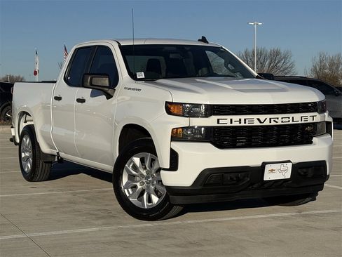 Used 2021 Chevrolet Silverado 1500 Custom image 2