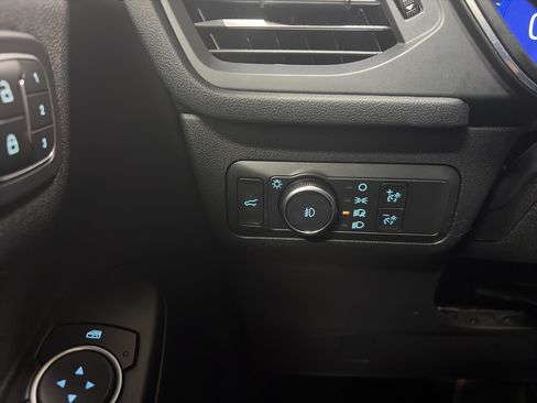Used 2022 Ford Escape Titanium AWD/4WD image 16