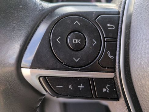 Used 2021 Toyota Camry XLE FWD image 17