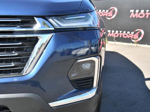 Used 2022 Chevrolet Traverse LT image 11