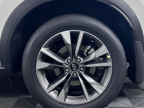 Certified 2025 INFINITI QX60 Luxe image 11