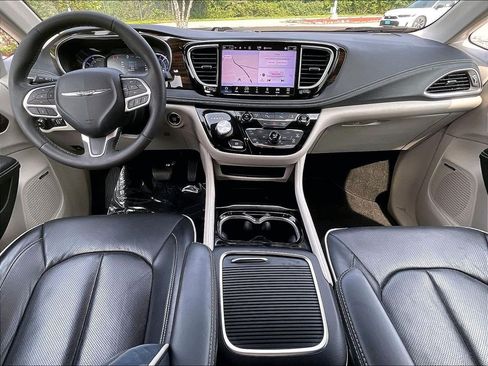 Used 2022 Chrysler Pacifica Limited FWD image 21