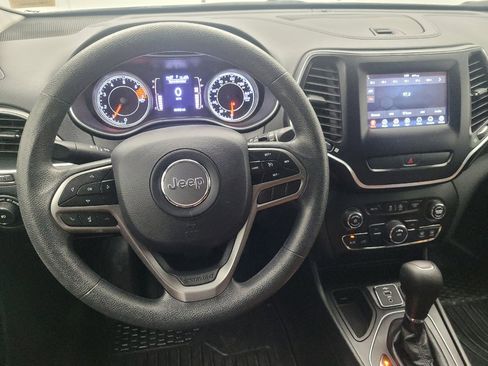 Used 2019 Jeep Cherokee Latitude w/ Popular Appearance Group FWD image 22