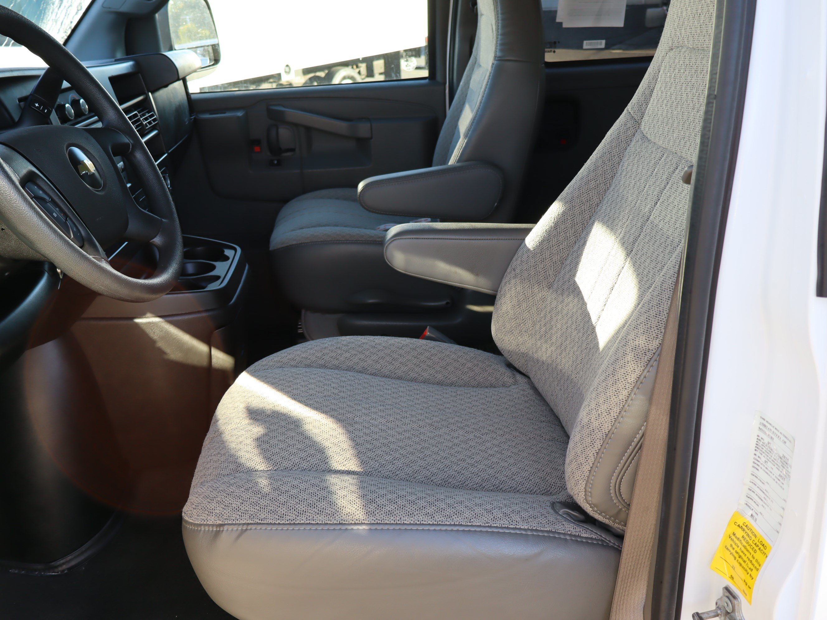 Used 2025 Chevrolet Express 3500 LT w/ LT Preferred Equipment Group RWD image 18