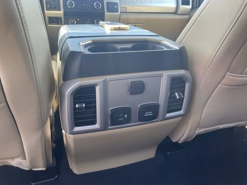 Used 2021 Ford F250 Lariat w/ Chrome Package image 27