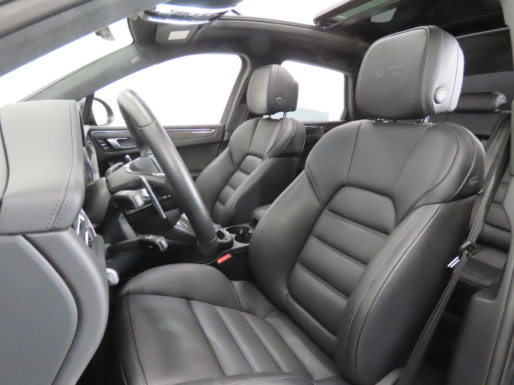 Certified 2026 Porsche Macan GTS AWD/4WD image 5