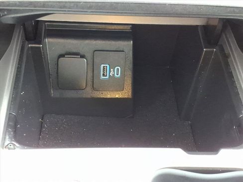 Certified 2021 Ford Explorer XLT w/ Equipment Group 202A image 20