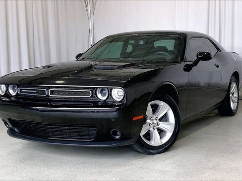 Used 2023 Dodge Challenger SXT RWD image 11