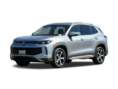Used 2025 Volkswagen Tiguan SE