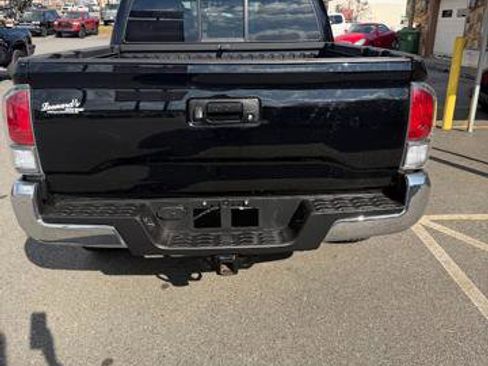 Used 2016 Toyota Tacoma Limited image 5