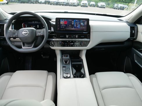 Certified 2026 Nissan Pathfinder SL w/ SL Premium Package AWD/4WD image 10