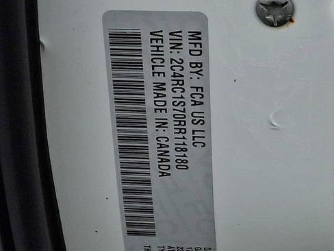 Used 2024 Chrysler Pacifica Select image 35