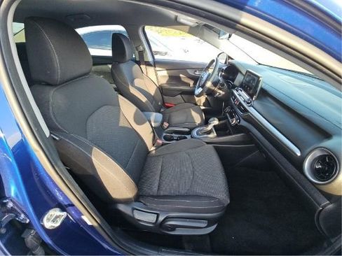 Used 2019 Kia Forte LXS FWD image 4