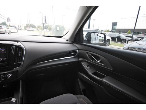 Used 2021 Chevrolet Traverse LS FWD image 13