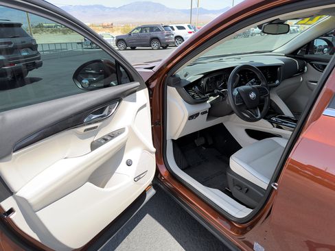 Used 2022 Buick Envision Essence w/ Technology Package I FWD image 10