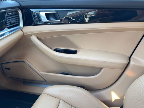 Used 2018 Porsche Panamera 4 image 24