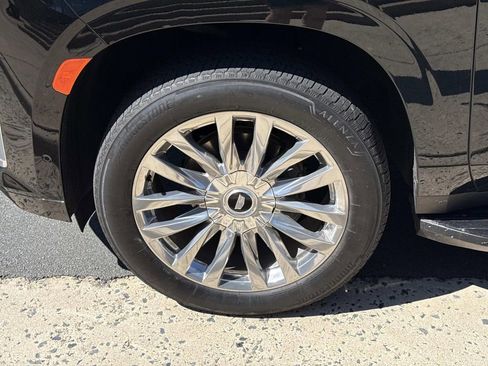 Used 2024 Cadillac Escalade ESV Premium Luxury AWD/4WD image 7