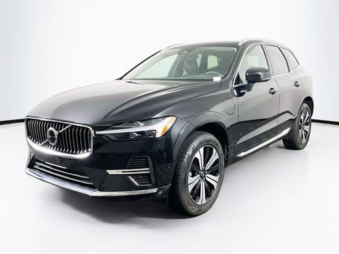 Used 2023 Volvo XC60 T8 Plus image 3