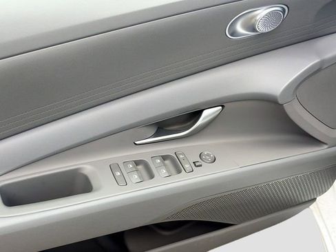 New 2026 Hyundai Elantra SE FWD image 17