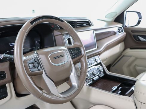 Used 2024 GMC Yukon Denali w/ Advanced Technology Package AWD/4WD image 28