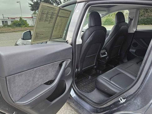 Used 2020 Tesla Model Y Long Range image 15