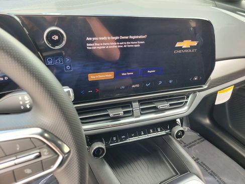 New 2026 Chevrolet Equinox EV LT image 28