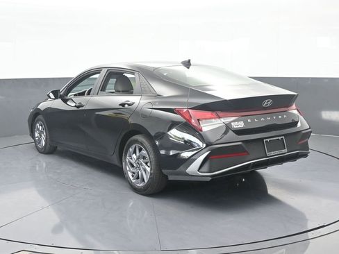 Used 2024 Hyundai Elantra SEL image 4