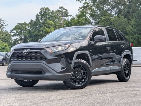 Used 2022 Toyota RAV4 LE FWD image 4