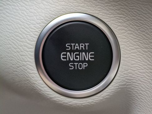 New 2025 Volvo XC40 B5 Plus w/ Protection Package Premier image 27