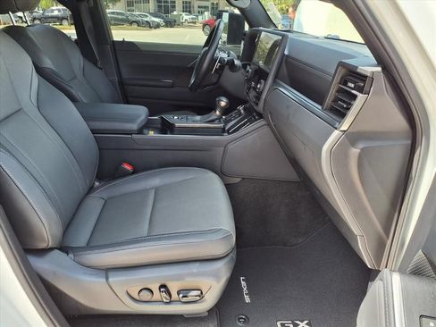 Used 2024 Lexus GX 550 w/ Cold Area Package AWD/4WD image 9