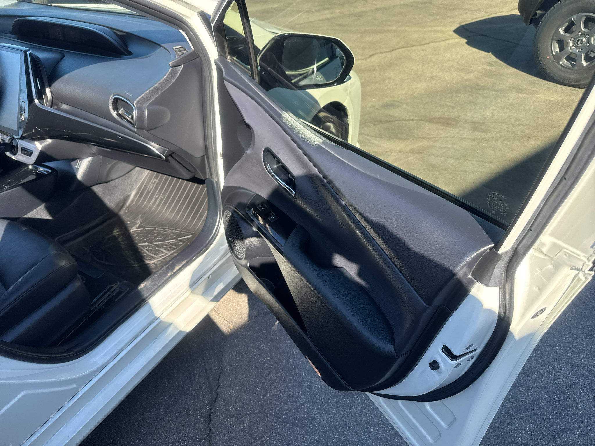 Used 2017 Toyota Prius Prime Premium FWD image 24