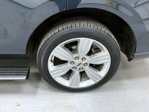 Used 2024 Ford Expedition Platinum image 24