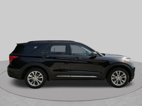 Used 2023 Ford Explorer XLT w/ Equipment Group 202A AWD/4WD image 9