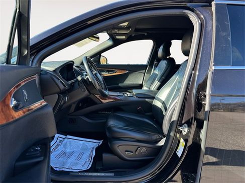 Used 2019 Lincoln Nautilus Select image 9