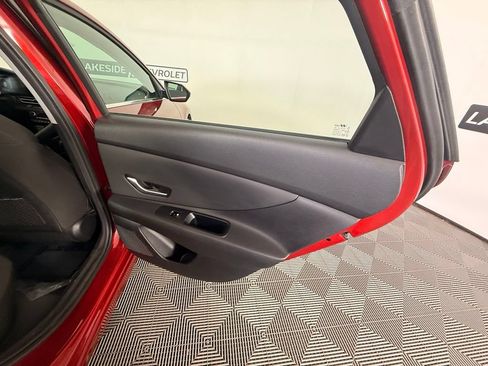 Used 2025 Hyundai Elantra SEL FWD image 21