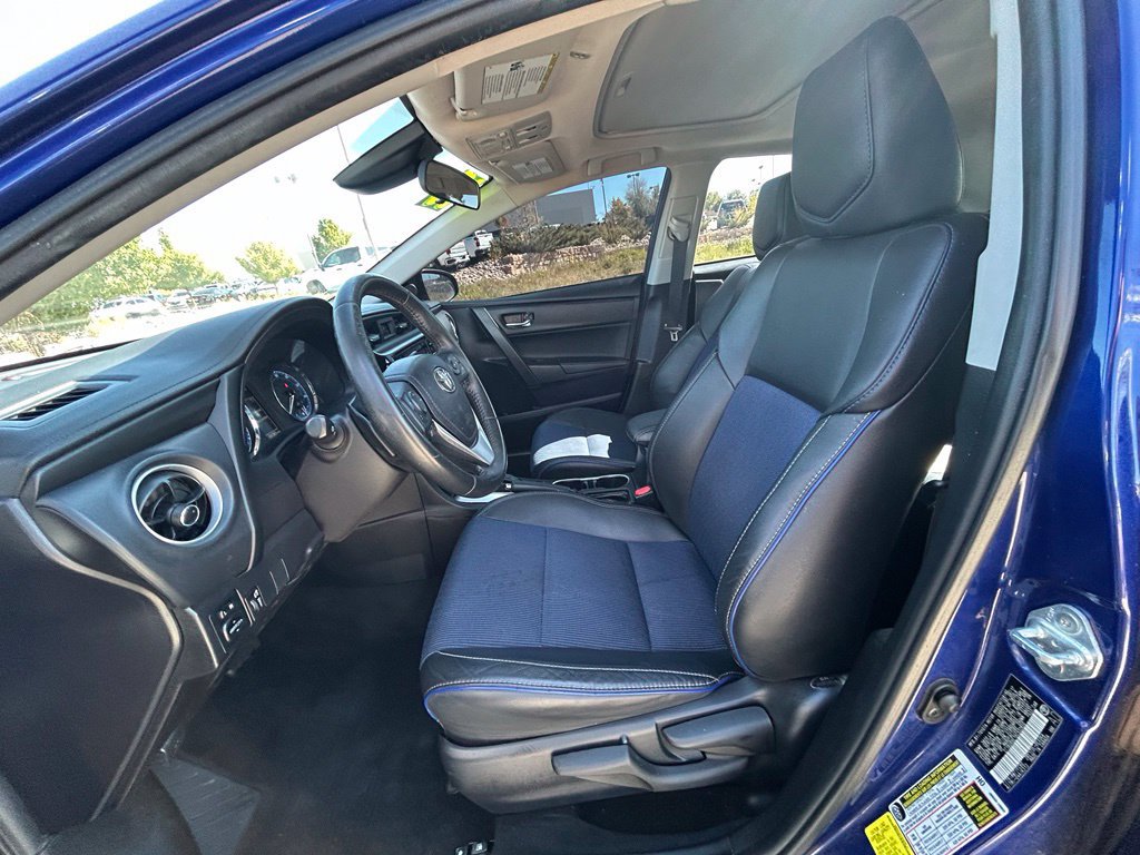 Used 2017 Toyota Corolla SE w/ SE Premium Package FWD image 12
