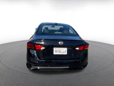 Used 2025 Nissan Altima 2.5 SV image 12